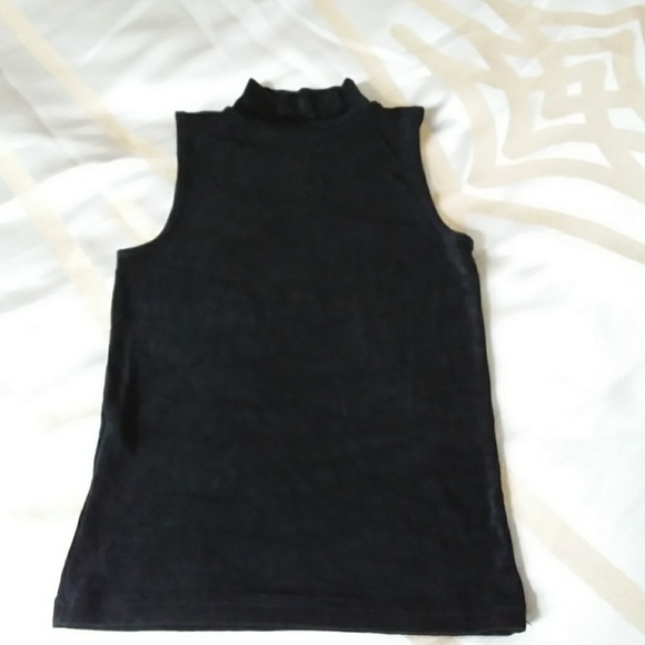 Black top - Picture 3 of 5